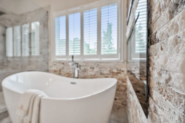 Ledge stone accents throughout this master bath.